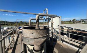 Planta de tratamiento de aguas industriales para reciclado de plásticos diseñada por IQD Invesquia.